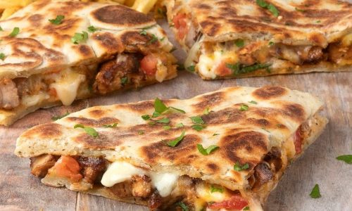 Σκεπαστή πίτα με χειροποίητο ζυμάρι και σπιτικό γύρο από πανσέτα