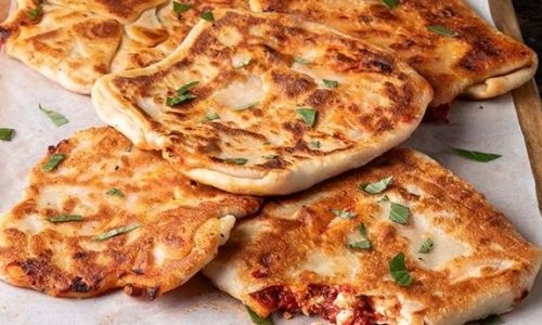 Εύκολο μεσογειακό τηγανόψωμο με χειροποίητη ζύμη