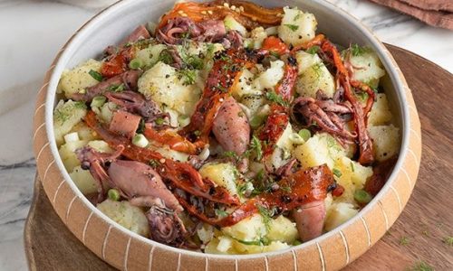 Πατατοσαλάτα με καλαμαράκια - Μια συνταγή για όσους νηστεύουν και όχι μόνο