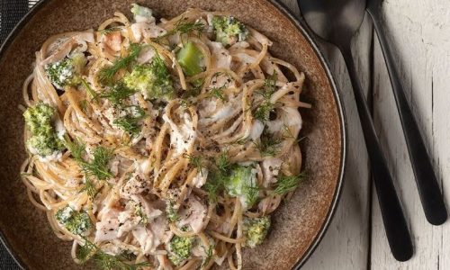 Ζυμαρικά αλά κρεμ με γιαούρτι σε 10 λεπτά