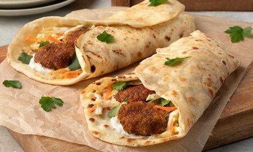 Φαλάφελ wrap με πίτες naan