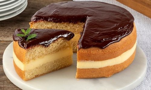 Τούρτα κοκ με αφράτο παντεσπάνι και επικάλυψη σοκολάτας