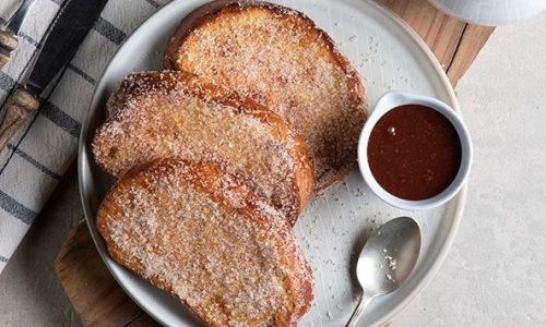 French toast τσουρέκι στο air fryer με σάλτσα σοκολάτας