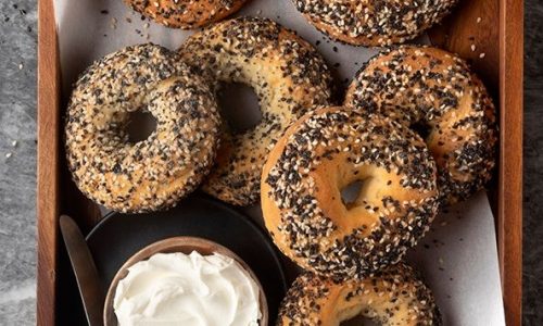 Συνταγή για γρήγορα bagels με 2 υλικά