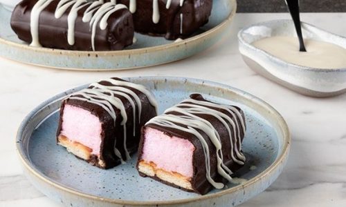 Σπιτικές μπάρες φράουλας με σοκολάτα χωρίς ψήσιμο