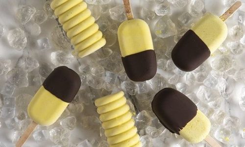 Σπιτικό παγωτό μπανάνα σε ξυλάκι