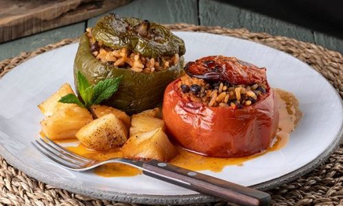 Συνταγή για πολίτικα γεμιστά με σταφίδες και κουκουνάρι