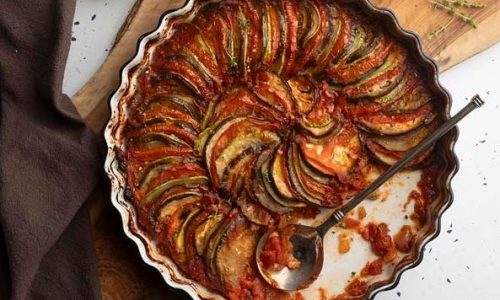 Με τα λαχανικά του καλοκαιριού φτιάχνουμε την κλασική συνταγή για ρατατούι