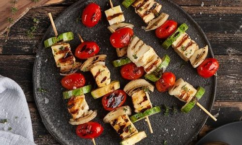 Σουβλάκια με χαλούμι, κολοκυθάκια και ντοματίνια