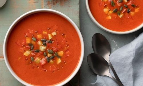 Δροσιστική σούπα gazpacho κόκκινης πιπεριάς