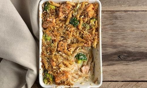 Πεντανόστιμες πένες ολικής με σολομό και μπρόκολο