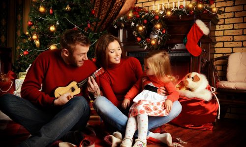10 χριστουγεννιάτικες παραδόσεις που αξίζει να ξεκινήσετε φέτος μαζί με τα παιδιά σας