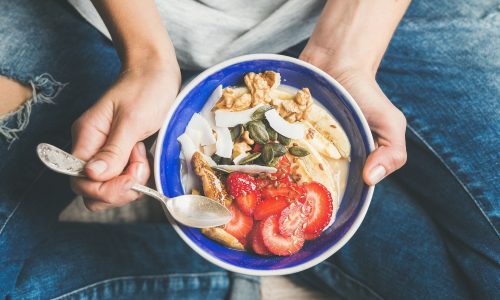Clean eating: Τι είναι, γιατί αξίζει να το δοκιμάσετε και ποιους κινδύνους κρύβει