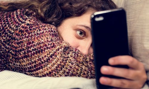 Εφηβεία και εθισμός στα social media: 5 συμβουλές αντιμετώπισης