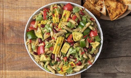 Κάνεις δίαιτα με πρωτεΐνη; Φτιάξε αυτή τη healthy μεξικάνικη σαλάτα ζυμαρικών