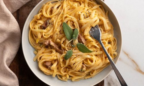 Πεντανόστιμα ζυμαρικά με κρέμα γλυκοπατάτας και απάκι