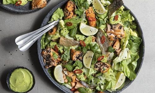 Εύκολη σαλάτα με σολομό και αβοκάντο