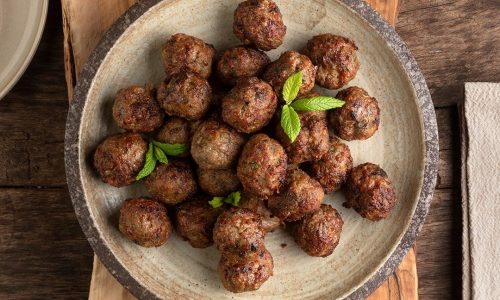 Ζουμερά και αφράτα κεφτεδάκια στο air fryer που δεν έχουν τίποτα να ζηλέψουν από τα τηγανητά