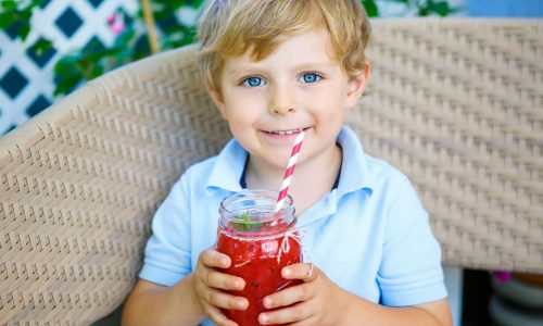 3 εύκολα και νόστιμα smoothies που τα παιδιά θα λατρέψουν