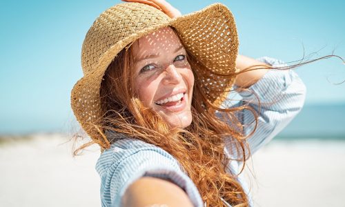 5 tips για να προστατέψεις τα μαλλιά σου από τον ήλιο κι αυτό το καλοκαίρι