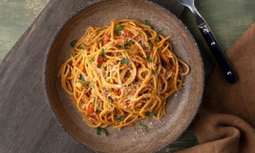 Θέλετε μια εύκολη και γρήγορη συνταγή; Φτιάξτε μακαρονάδα με σάλτσα λαχανικών