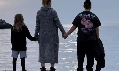 Κατερίνα Καραβάτου: Xαλαρές στιγμές με τα παιδιά της στη Σκύρο