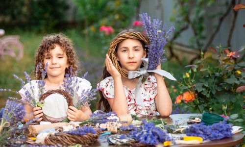 Μαγιάτικο στεφάνι: 4 τρόποι να το φτιάξετε με τα παιδιά σας