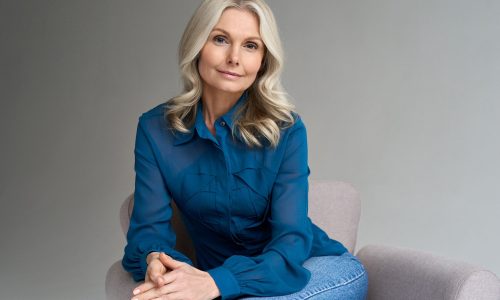 Πώς μπορώ να δυναμώσω ξανά μετά την εμμηνόπαυση; (vid)