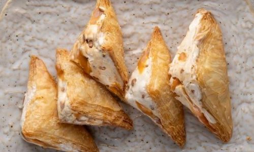 Λαχταριστά τρίγωνα γεμιστά με παγωτό καραμέλα - Με μόλις 4 υλικά