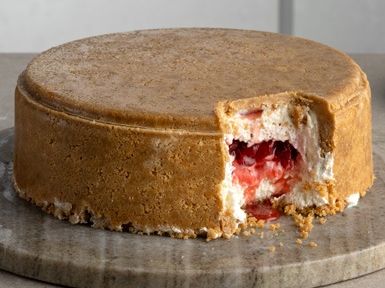 Αυτό το ανάποδο cheesecake φράουλα φέρνει τα... πάνω κάτω σε ό,τι ήξερες μέχρι τώρα