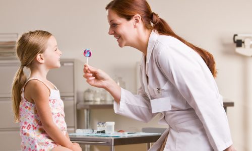 Μέχρι ποια ηλικία παρακολουθούνται τα παιδιά από παιδίατρο;