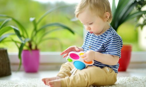 Το απόλυτο αισθητηριακό hack για μωρά με 2 υλικά που έχεις ήδη στο ψυγείο