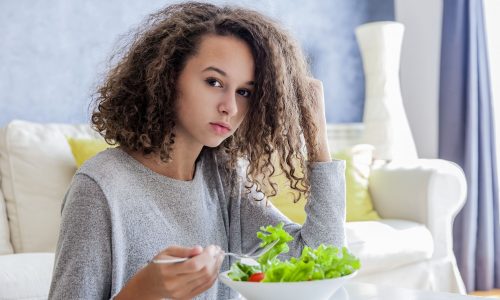 «Crunchy Teen»: Το νέο TikTok trend που κρύβει κινδύνους για την υγεία των εφήβων