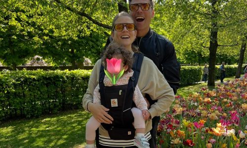 Μιχαλάκη - Παπαγεωργίου: Φανταστικές φωτογραφίες από το πρώτο ταξίδι με την κόρη τους στο εξωτερικό