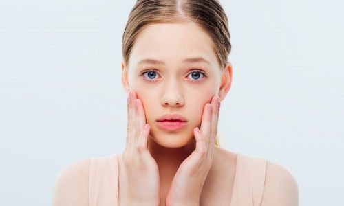 Caveman Skincare Method: Τι λένε οι  ειδικοί για το νέο TikTok trend μεταξύ των εφήβων