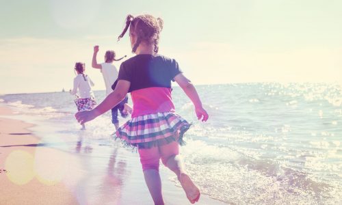 Οι θετικές παιδικές αναμνήσεις μπορούν να επηρεάσουν την κοινωνική ζωή ως ενήλικες, λένε οι ειδικοί