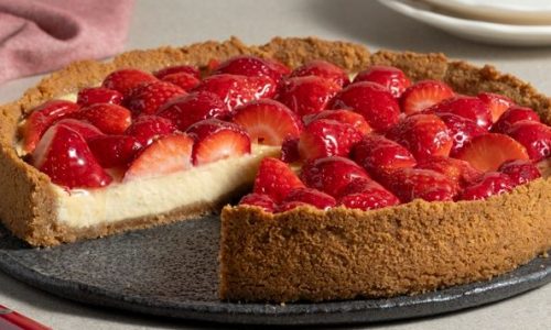 Εύκολη τάρτα με φράουλες και τραγανή βάση - Κλασική κι αγαπημένη συνταγή