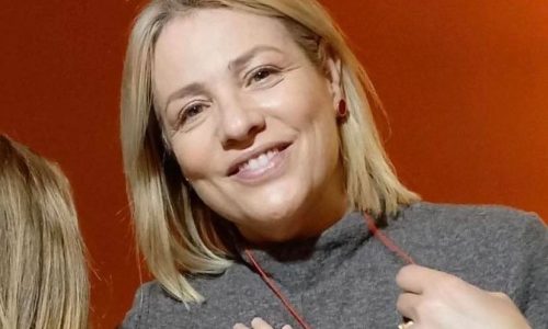 Μαριάννα Τουμασάτου: Η κόρη της την έχει φτάσει στο ύψος – Νέα φώτο από το κομμωτήριο