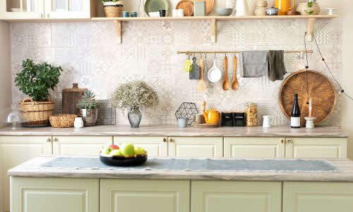 Μικρή κουζίνα; 6 έξυπνες λύσεις για να μεγαλώσεις τον χώρο σου