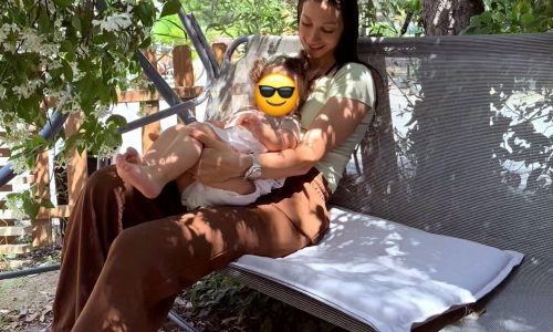 Με τα «Καβουράκια» της Μαρίνας Σάττι συνόδευσε τις νέες φώτο με την κόρη της η Δήμητρα Βαμβακούση