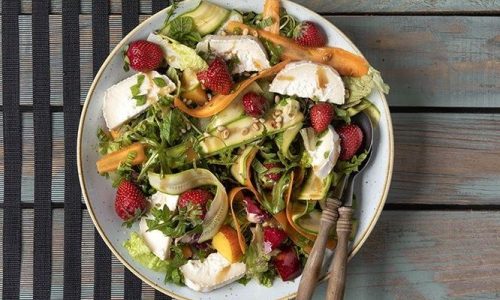 Καλοκαιρινή σαλάτα με φρούτα και κατσικίσιο τυρί - Σκέφτεστε κάτι καλύτερο;