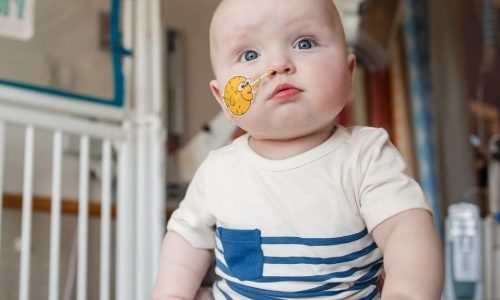 Ένα θαύμα της επιστήμης: Το μωρό που έλαβε εξατομικευμένη γονιδιακή θεραπεία, πήρε εξιτήριο