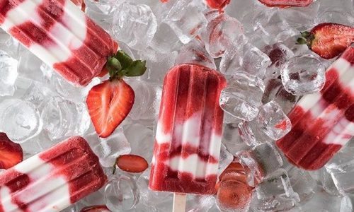 Πανεύκολα popsicles με γιαούρτι και φράουλες χωρίς ζάχαρη