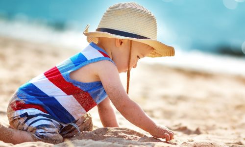 1 minute expert tips: Πώς να κρατήσετε δροσερό και ασφαλές το μωρό σας όταν έχει ζέστη