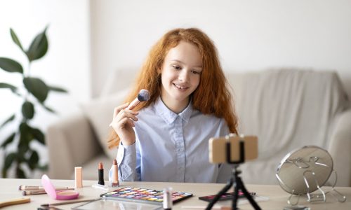 Η skincare τάση των εφήβων στο TikTok μπορεί να είναι επιβλαβής και ακριβή, σύμφωνα με μελέτη