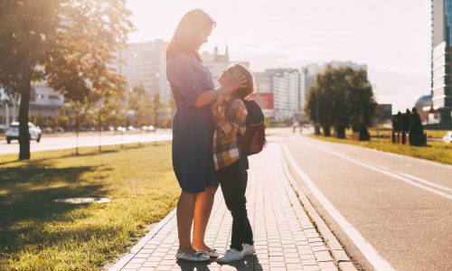 Τέλος σχολικής χρονιάς: Όσα νιώθει μια εργαζόμενη μαμά που προσπαθεί να είναι παντού