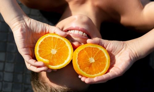 Ένα ταξίδι πίσω στον χρόνο, τότε που το καλοκαίρι μύριζε… αντηλιακό και πορτοκαλάδα