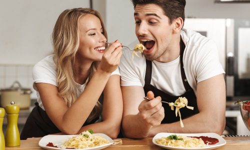 4 τρόποι να ξαναζεστάνετε τα ζυμαρικά χωρίς να χάσουν τη γεύση τους