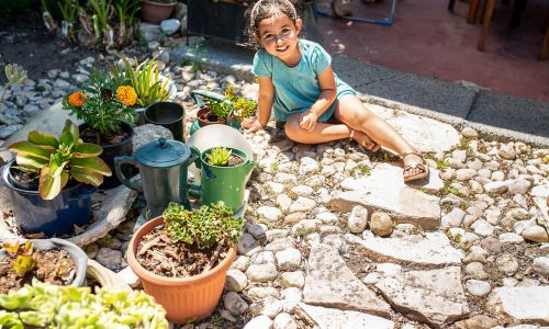 Summer Camp vs. Χωριό με παππούδες: Γιατί το δεύτερο κερδίζει με διαφορά