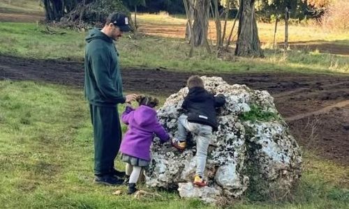 Δεν είναι μόνο σεφ – Δείτε πώς περνάει ο Άκης Πετρετζίκης όταν είναι με τα παιδιά του